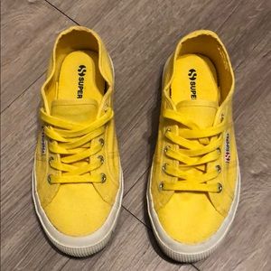 Bright yellow casual kicks!